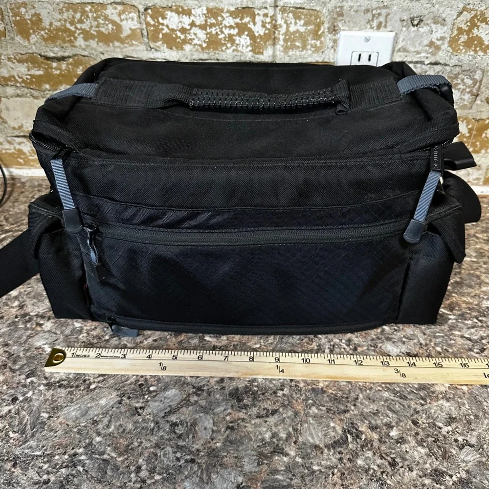 Tamrac Pro 8 Camera Bag Unisex Large Black Good Padded Shoulder Strap 5608
